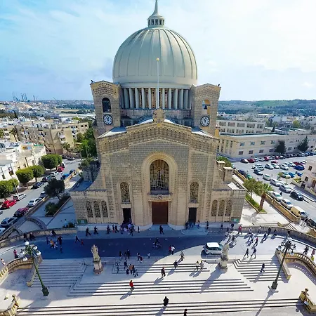 Fly Away With Terrace * Qormi